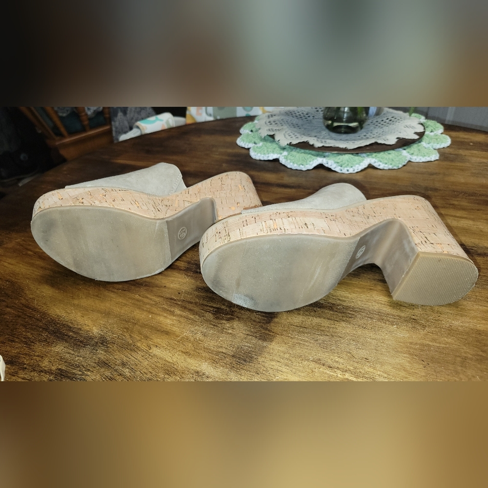 Universal Thread Beige Mules - Picture 3 of 5